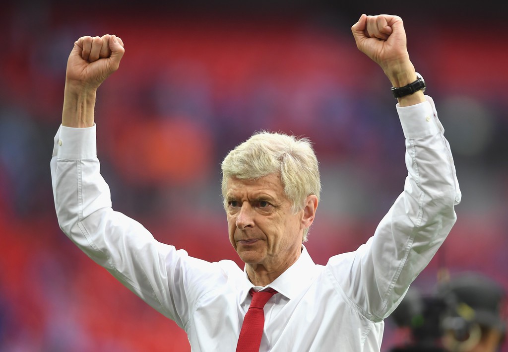 Wenger vừa ph&aacute; kỷ lục chuyển nhượng của Arsenal với Lacazette