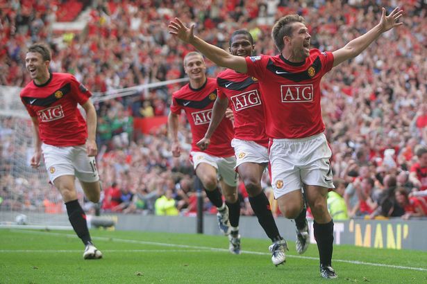 Owen ghi b&agrave;n quyết định cho Man Utd trước Man City ở m&ugrave;a 2009/10 m&agrave; Atkinson điều khiển