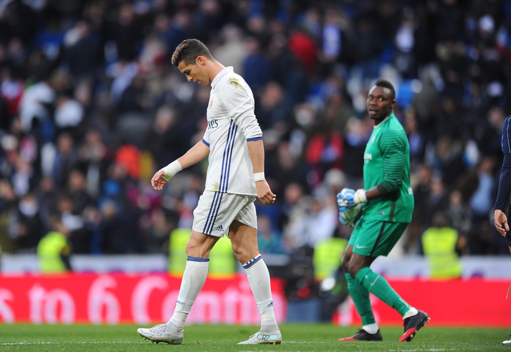 Tr&aacute;i ngược với Ramos l&agrave; sự v&ocirc; duy&ecirc;n của Ronaldo