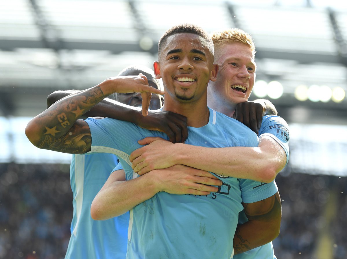 Gabriel Jesus lập c&uacute; đ&uacute;p cho Man City