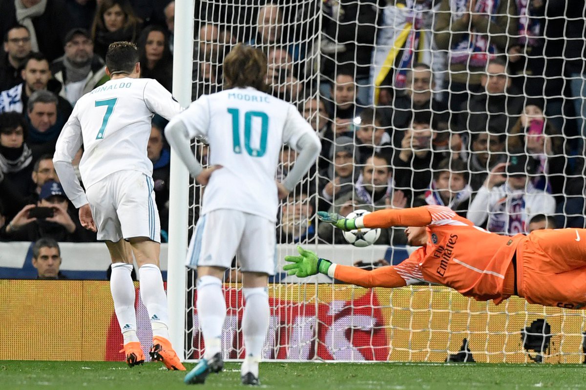 H&igrave;nh ảnh: Thực hiện th&agrave;nh c&ocirc;ng quả penalty, Ronaldo ghi b&agrave;n thứ 100