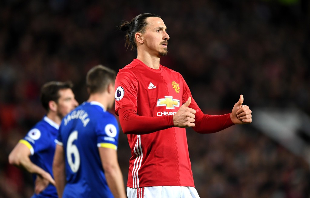 Ibrahimovic l&agrave; một trong những cầu thủ khổng lồ m&agrave; Mourinho đem về Man Utd