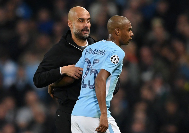 H&igrave;nh ảnh: Guardiola coi Fernandinho l&agrave; nh&acirc;n tố then chốt trong lối chơi của m&igrave;nh