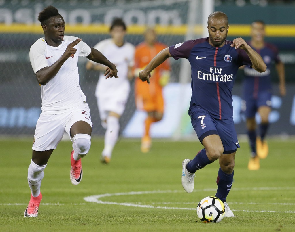 H&igrave;nh ảnh: PSG sẵn s&agrave;ng b&aacute;n Moura khi h&agrave;ng c&ocirc;ng qu&aacute; đ&ocirc;ng đ&uacute;c