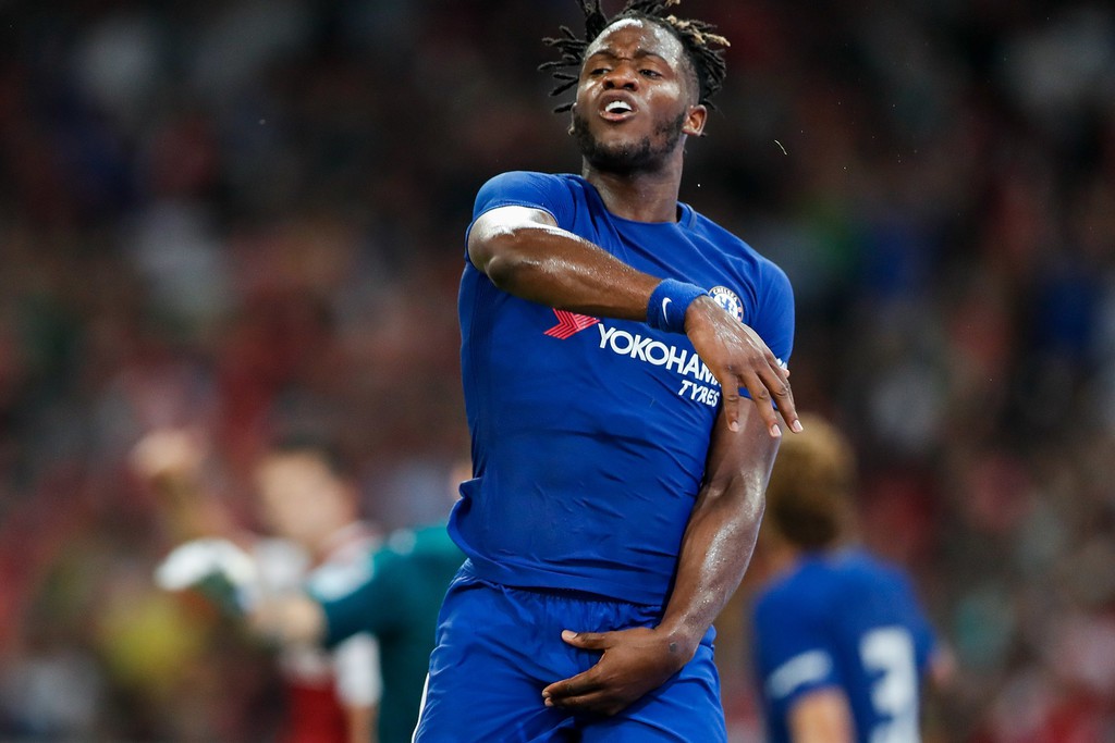 Batshuayi lập c&uacute; đ&uacute;p trước Arsenal