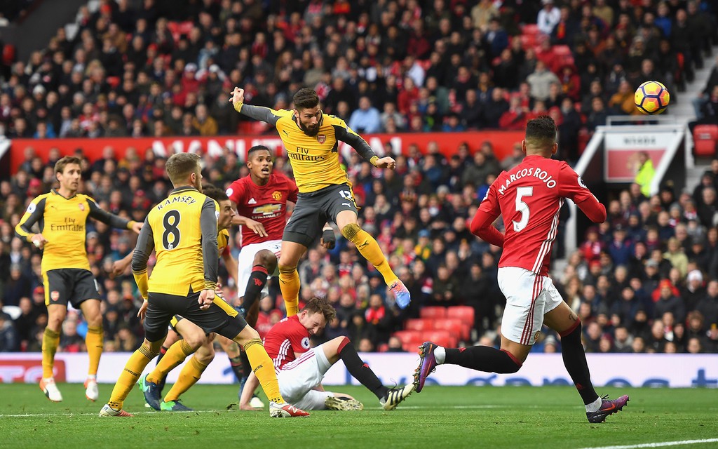 Giorud đ&aacute;nh đầu gỡ h&ograve;a cho Arsenal trước Man Utd sau khi v&agrave;o thay người
