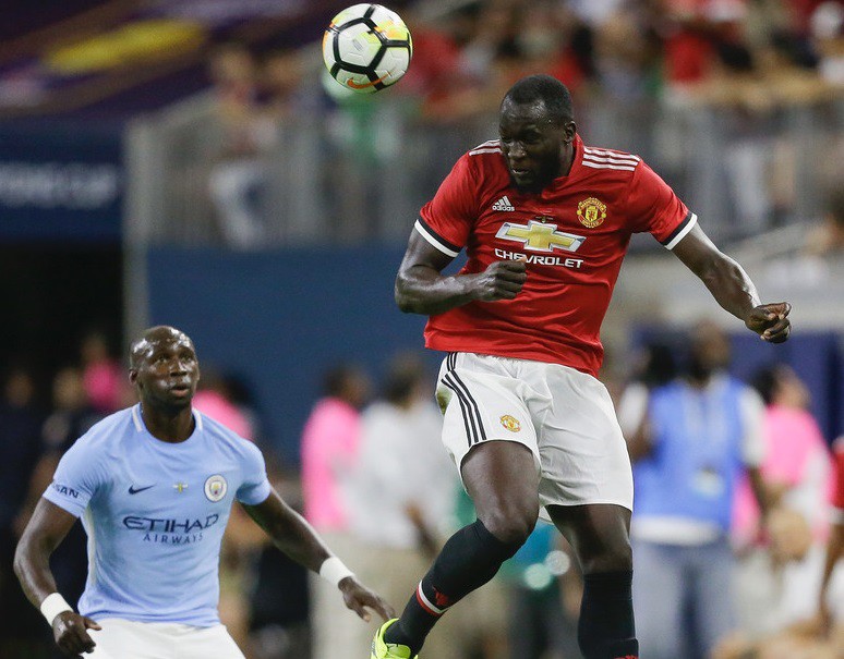 Lukaku l&agrave; một cầu thủ cao lớn kh&aacute;c được Mourinho mua về