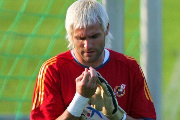 H&igrave;nh ảnh: Thủ m&ocirc;n Canizares bị chấn thương do rơi lọ cạo r&acirc;u