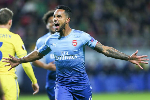 Walcott ghi 2 b&agrave;n trước BATE