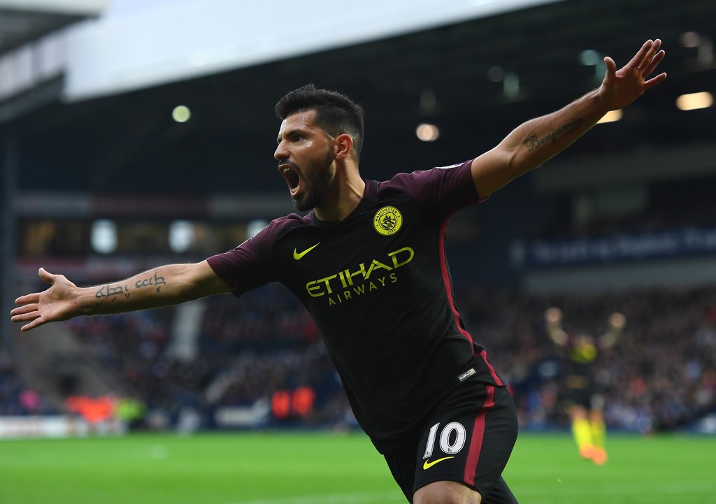 Aguero cứ ghi bàn là phải… hoành tráng!
