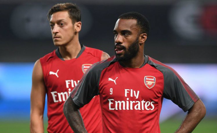 Lacazette v&agrave; Oezil vẫn th&ecirc;m thời gian để chơi c&ugrave;ng nhau