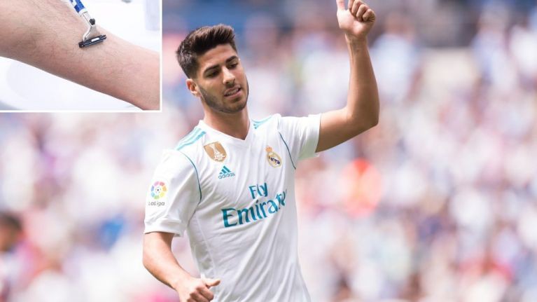 H&igrave;nh ảnh: Asensio bị nhiễm tr&ugrave;ng mụn do cạo l&ocirc;ng ch&acirc;n
