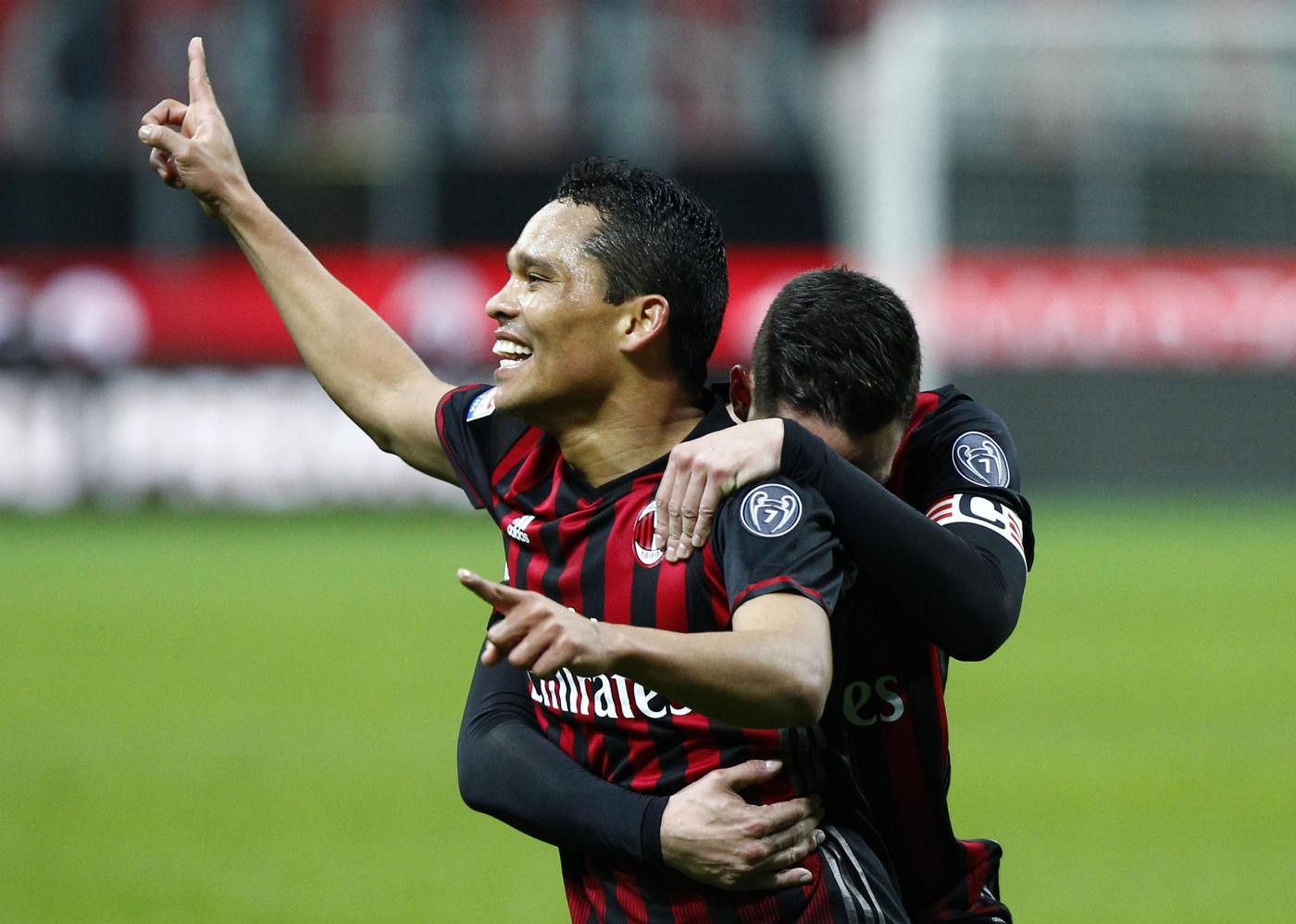 Bacca "nhả đạn", Milan tiếp mạch thắng