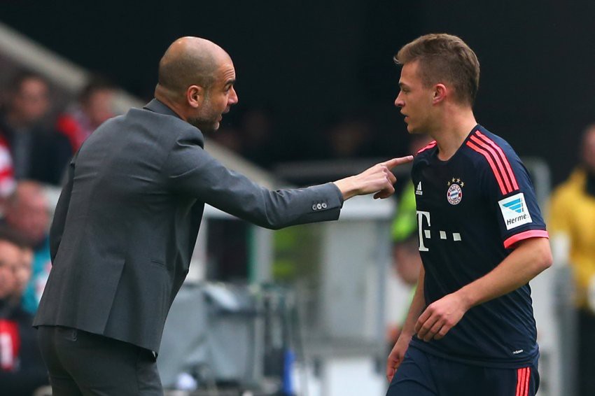 Bayern “làm xiếc” với hàng thủ