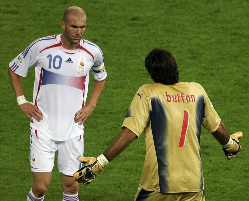 Buffon đ&atilde; ngăn cản Zidane gi&agrave;nh C&uacute;p v&agrave;ng thế giới
