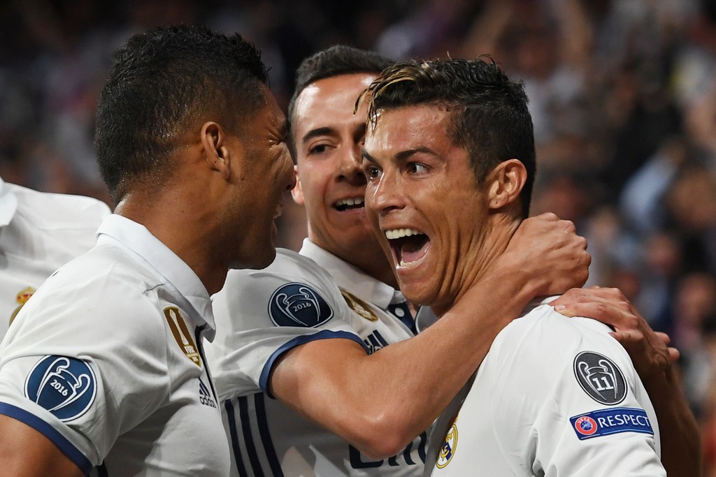 Cris Ronaldo - "Mr 100" của châu Âu
