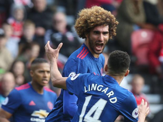 Valdes... "đốt đền", Man Utd thắng trận 600 tại Premier League