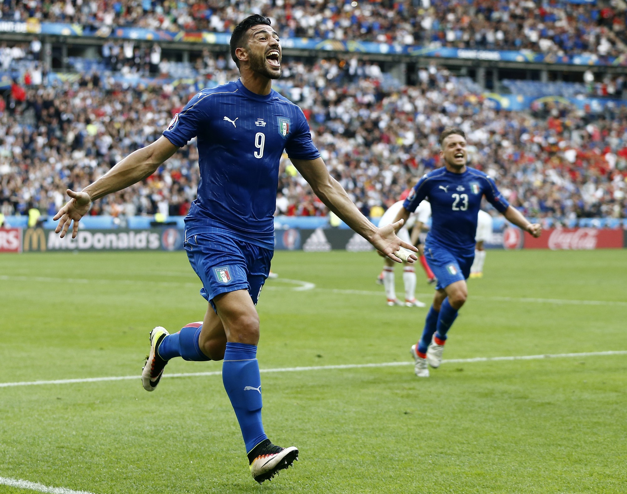 Italia đang được lịch sử ủng hộ để l&ecirc;n ng&ocirc;i
