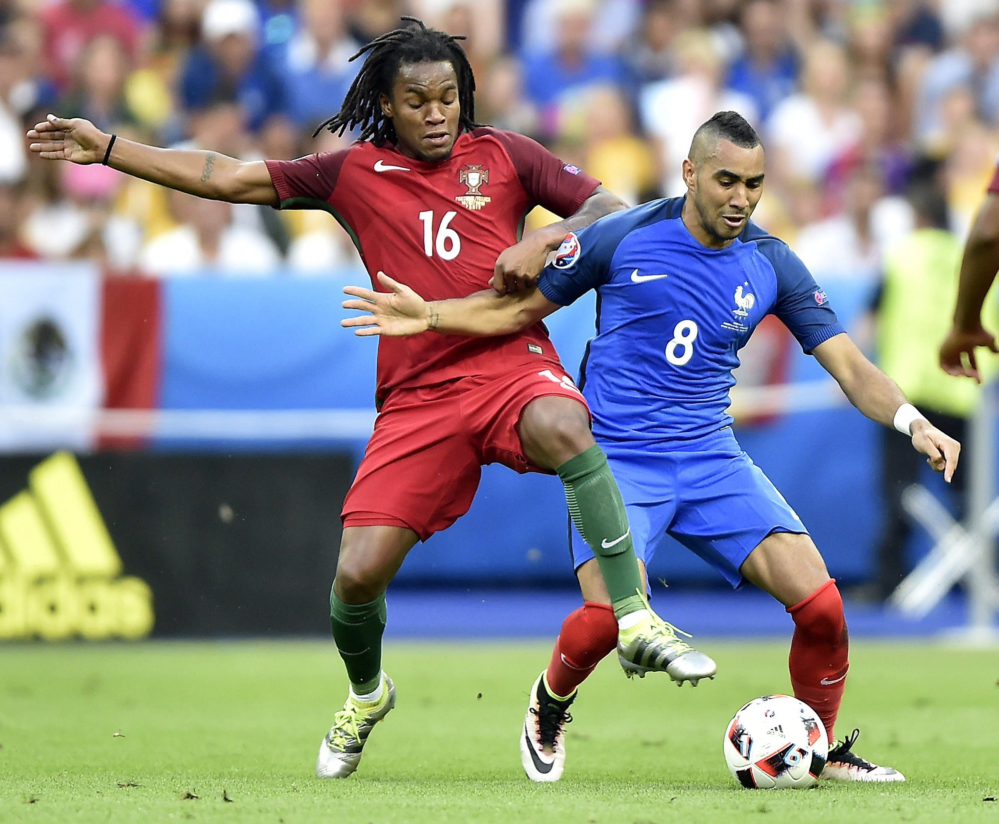 Renato Sanches trở th&agrave;nh lựa chọn số một ở h&agrave;ng tiền vệ sau khi rời ghế dự bị