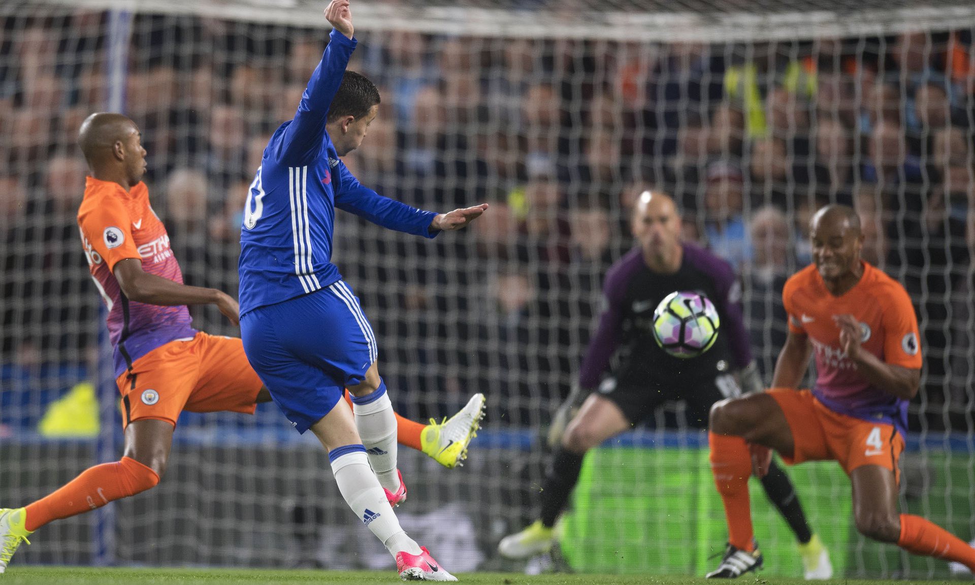 Hazard lập cú đúp, Chelsea gieo sầu cho Man City