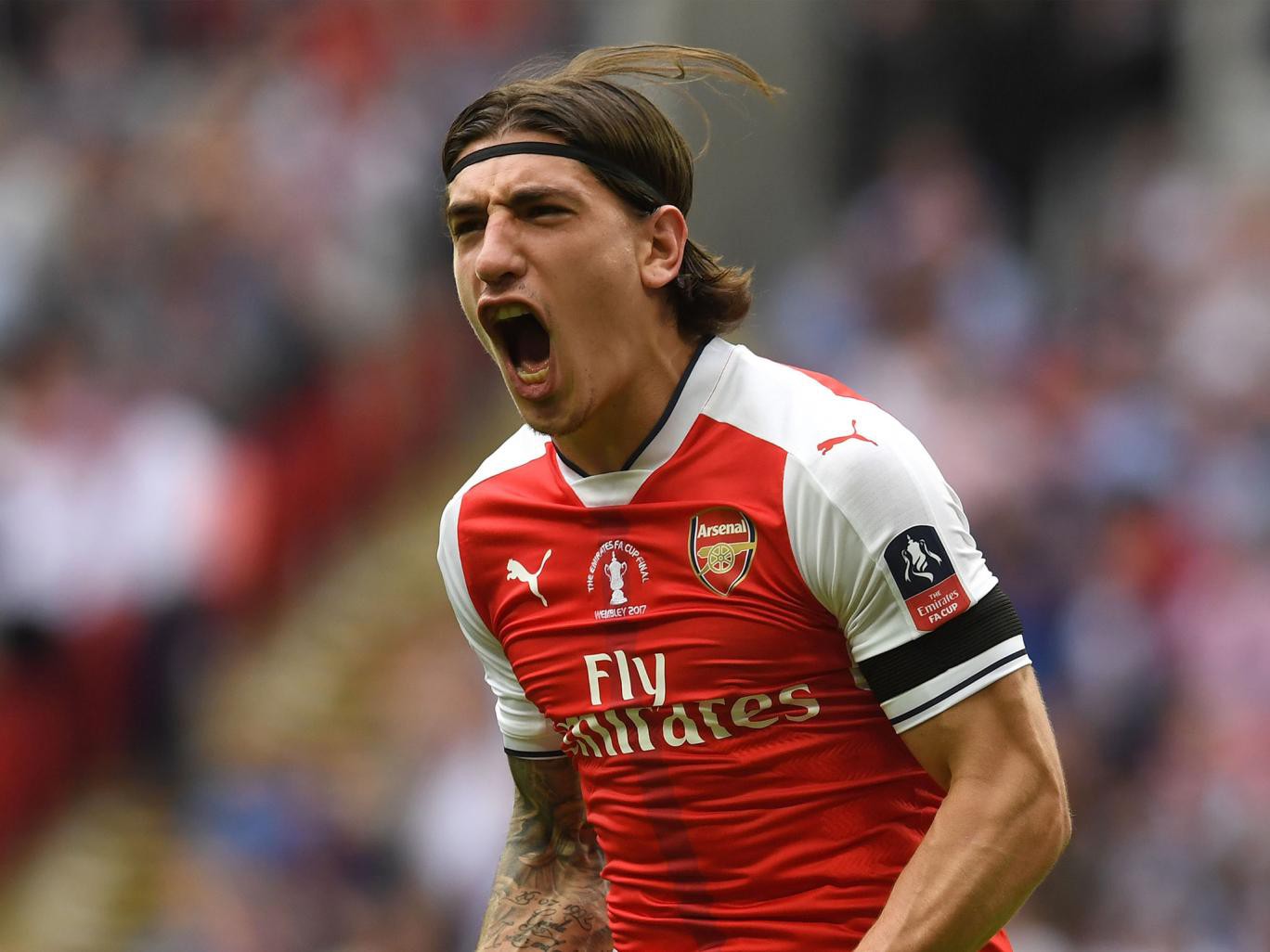 Bị Barcelona l&ocirc;i k&eacute;o Bellerin nhưng Arsenal ki&ecirc;n quyết kh&ocirc;ng b&aacute;n