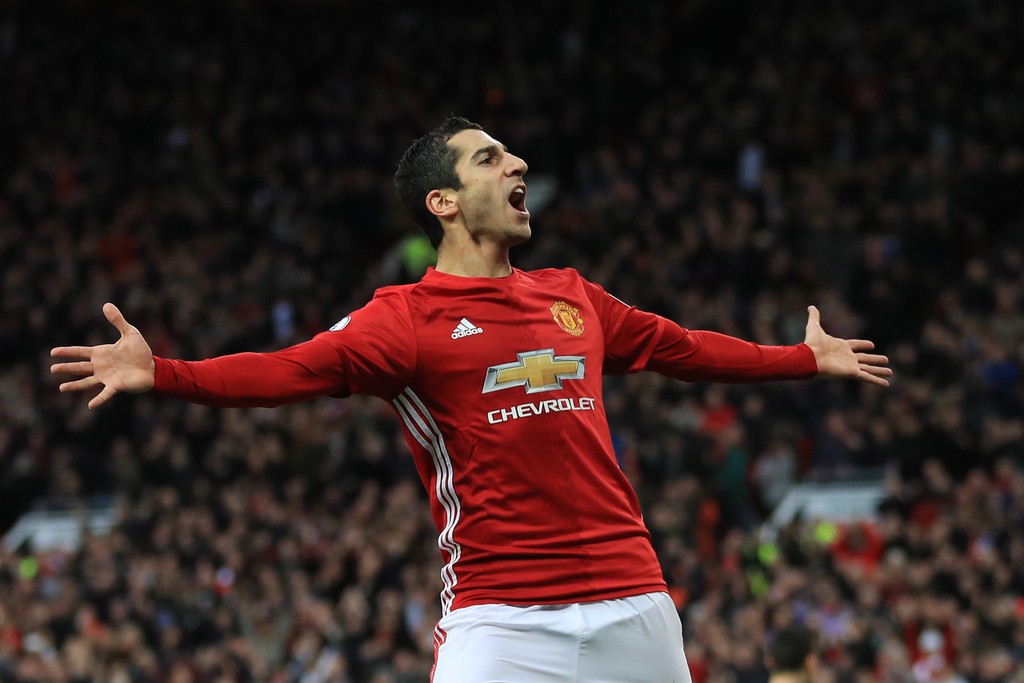 Hết thời câm lặng, Mkhitaryan đem quà về cho Man Utd