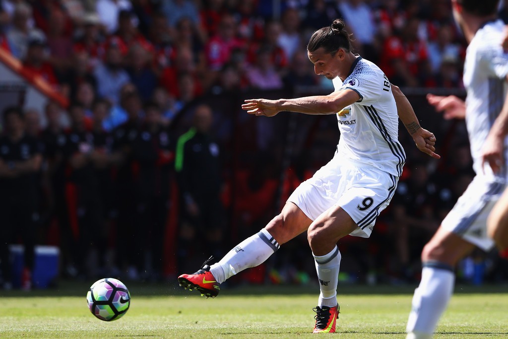 Ibrahimovic phát hỏa, Man Utd hạ Bournemouth 3-1