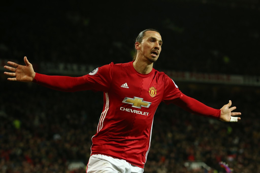 Tuổi "băm", Ibrahimovic vẫn ăn đứt Messi về khoản ghi bàn?