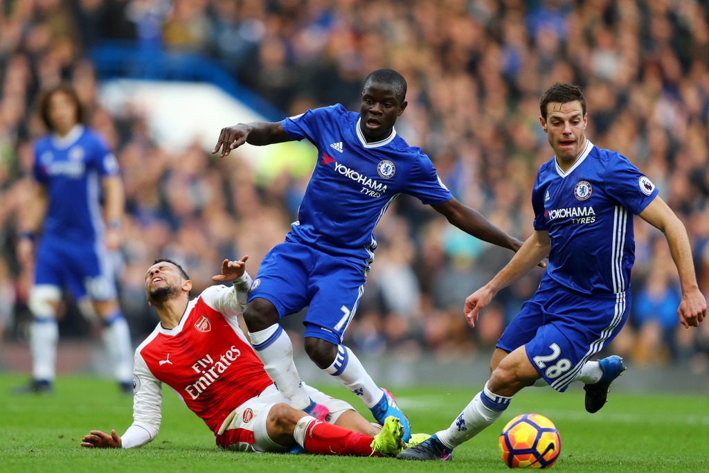 Thời của tiền vệ “gánh nước” tràn ngập Premier League