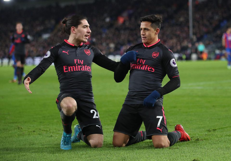 Kết quả bóng đá: Sanchez ghi 2 bàn giúp Arsenal bám sát Top 4