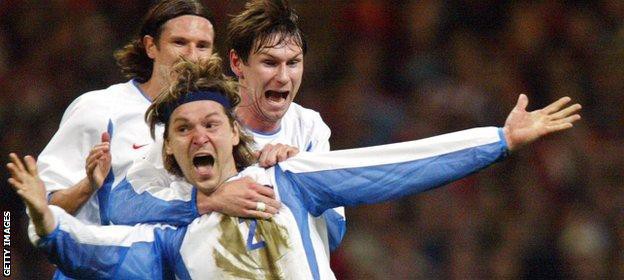 Ký ức đau đớn của xứ Wales trước Nga tại EURO 2004