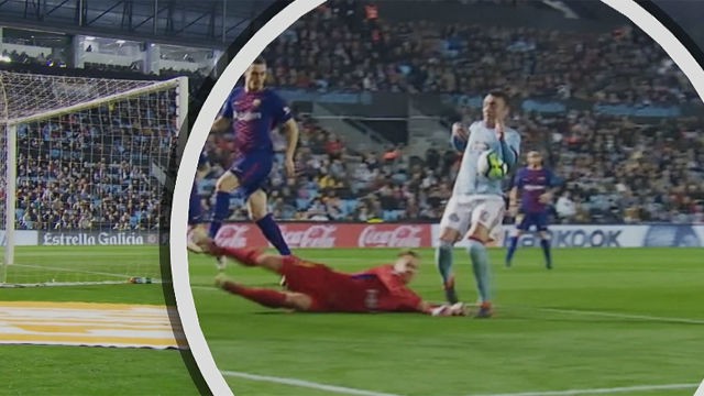 H&igrave;nh ảnh: Aspas ghi b&agrave;n gỡ h&ograve;a trước Barca khi để b&oacute;ng chạm tay