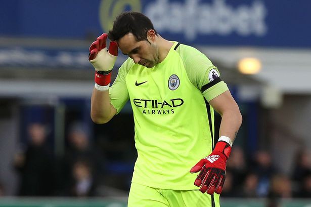 Man City sa sút: Rơi rụng vì... già?
