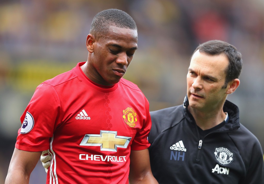 Martial và những quy tắc về chấn thương ở đầu tại Premier League