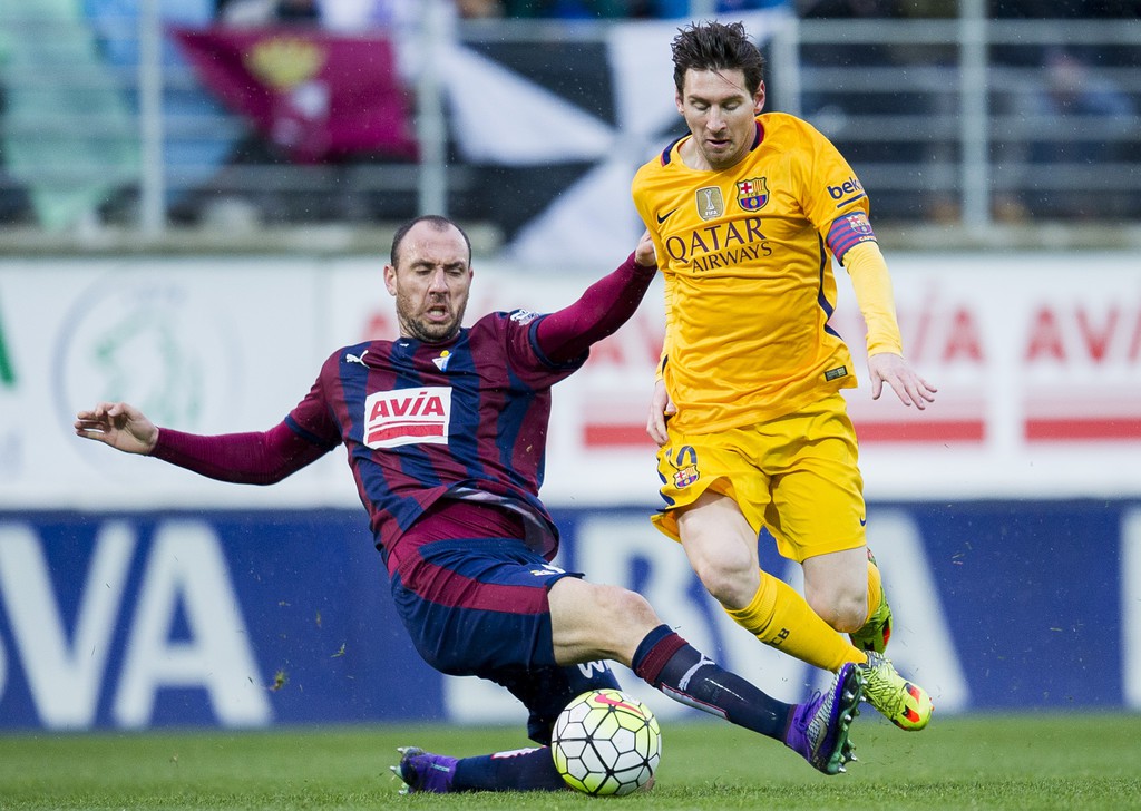 Messi gieo sợ hãi cho các đối thủ “hạng ruồi”