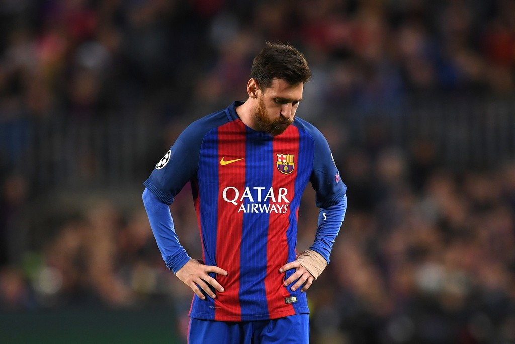 Khi Messi sút... tệ gần bằng Ronaldo