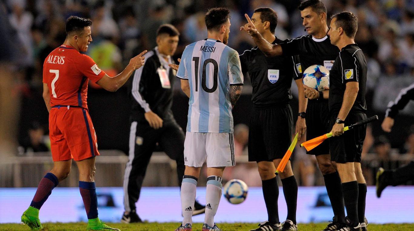 &Aacute;n phạt của FIFA d&agrave;nh cho Messi khiến ph&iacute;a Argentina bất phục