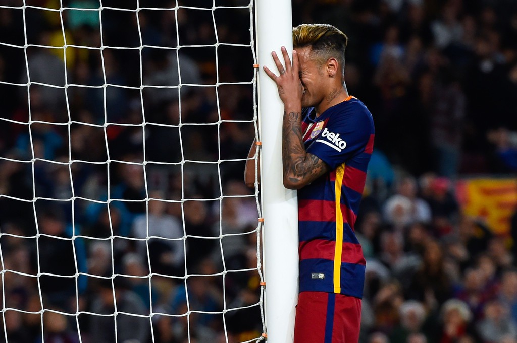 Neymar lạc lõng giữa MSN