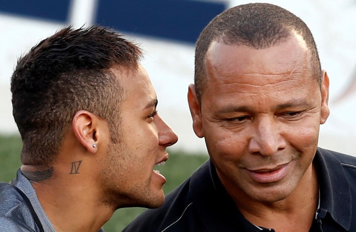Cha của Neymar được cho l&agrave; sang Paris h&ocirc;m nay