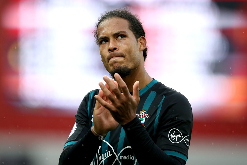 Ngã rẽ bất ngờ sẽ đưa Van Dijk đến Chelsea với giá kỷ lục?