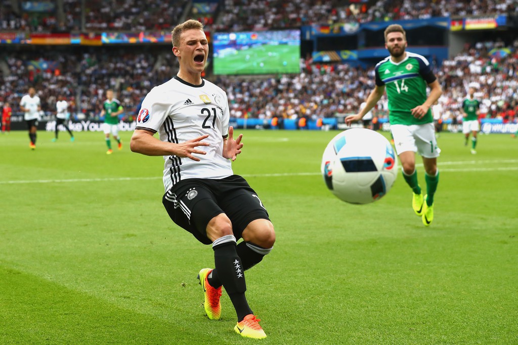 Phát hiện mới Kimmich và con đường của Philipp Lahm