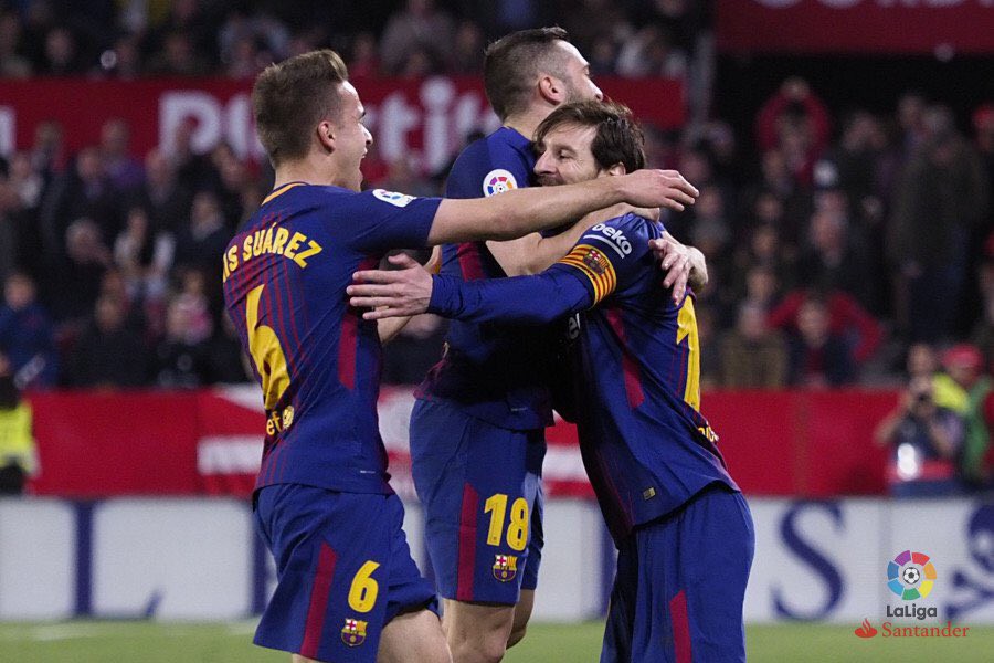 Phép lạ của Messi trong 53 giây giúp Barca áp sát kỷ lục bất bại