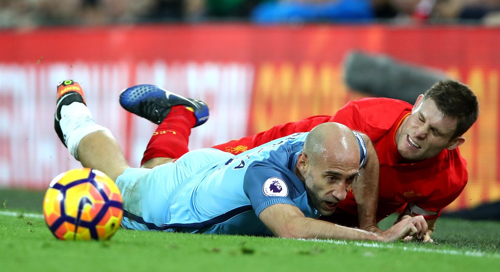 Các ông lớn Premier League "ngạt thở" trong mùa lễ hội