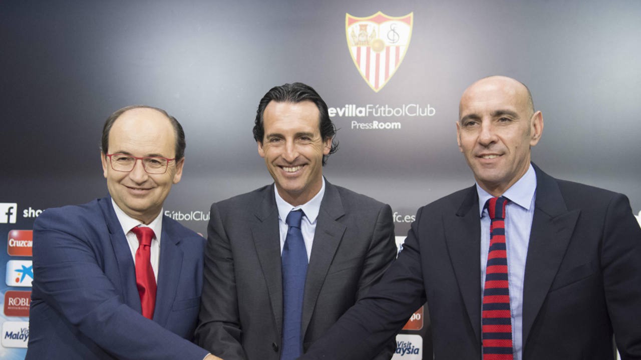 "Cay mũi" với Barca, Real Madrid chiêu mộ “bố già chuyển nhượng”