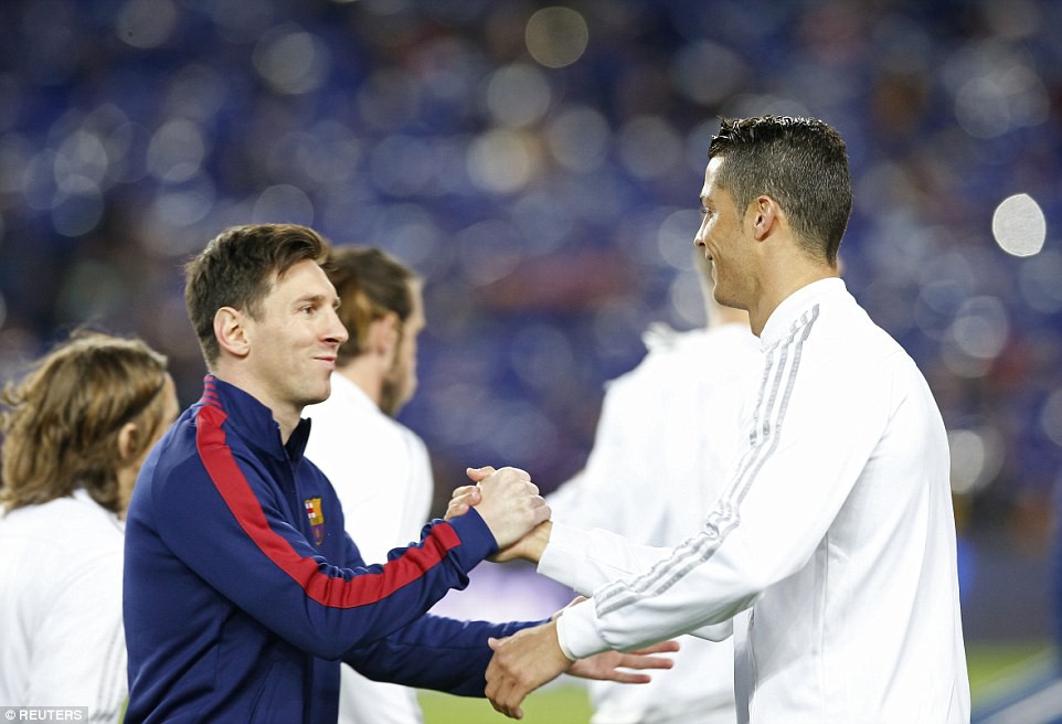 Quyền uy của Messi và Ronaldo tạo ra trên chấm đá phạt