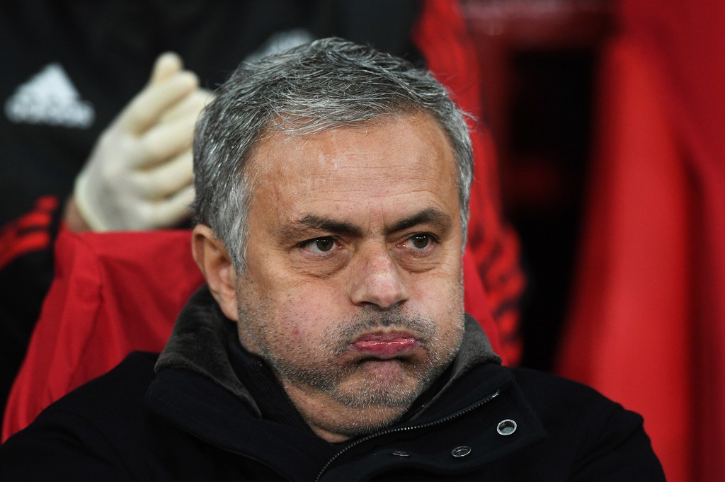 Quyết định nào của Mourinho dẫn đến sai lầm khiến MU bị loại?