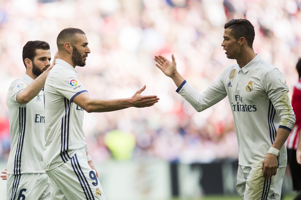 Ronaldo “dọn cỗ”, Real Madrid tăng tốc dẫn Barca 5 điểm