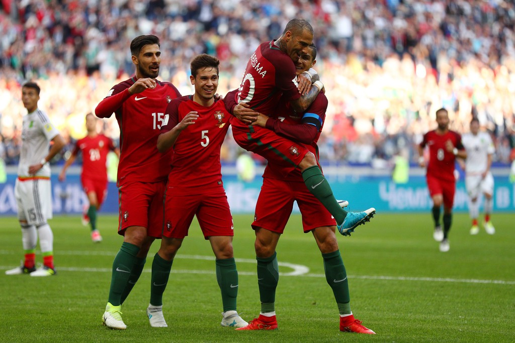 Ronaldo “dọn cỗ”, Bồ Đào Nha vẫn đánh rơi chiến thắng ở trận đầu tại Confed Cup