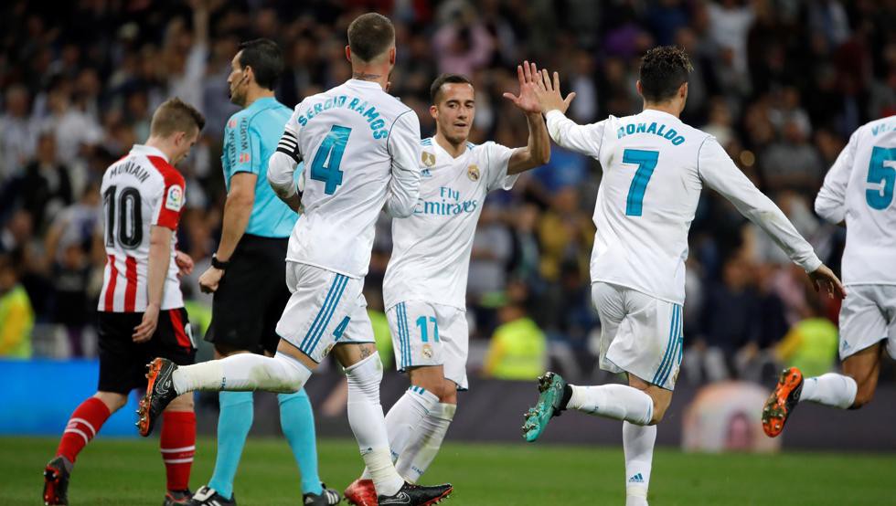 Ronaldo lập kỷ lục ghi bàn, Real thoát hiểm vào phút cuối