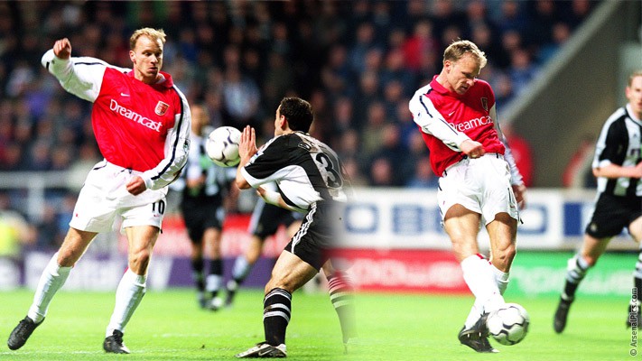 Hơn cả 15 năm, "kiệt tác Dennis Bergkamp" đã bất tử